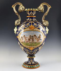 Vaso istoriato con anse a forma di serpente